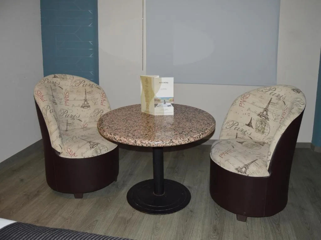 Superior Room with Extra-Large Bed — Hotel Seoul
